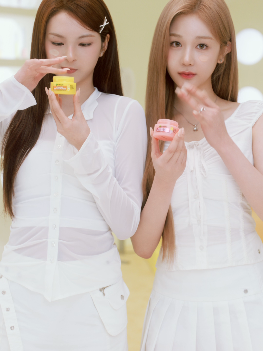 #การ์นิเย่ดรายทัชโมจิครีม ขอแจกความสดใสสุบ ๆกับการทาครีมสุดจะคิวท์ของ 2 สาว! ก็เนื้อสัมผัสใหม่มันนุ่มลื่นขนาดนี้ ใครจะอดใจไหว 🫶 PHARITA กับ CHIQUITA ลองแล้ว 🦌🐈‍⬛ ทำไมทุกคนยังไม่ลองกันอีก!? #การ์นิเย่ดรายทัชโมจิครีม #ครีมโมจิ #เนียนนุ่มไบรท์ไม่มันเยิ้ม #GarnierThailand #GarnierTHxPHARITACHIQUITA #BABYMONSTER #PHARITA #파리타 #ภริตา #CHIQUITA #치키타 #ชิกิต้า #Skincare
