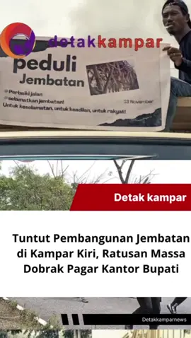 Tuntut Pembangunan Jembatan di Kampar Kiri, Ratusan Massa Dobrak Pagar Kantor Bupati Aksi saling dorong tak terhindarkan, antara masaa aksi yang mengatasnamakan diri Aliansi Mahasiswa dan Masyarakat Sungai Sarik serta Empat Kota Setingkai Lubuk Agung dengan aparat keamanan di gerbang Kantor Bupati Kampar, Kamis (13/11/2025). Aksi ini digelar mahasiswa dan masyarakat untuk menuntut segera diperbaikinya jembatan penghubung di wilayah mereka yang kondisinya kini sangat memprihatinkan. Dalam orasinya, Koordinator umum aksi, Putra Rahmat Ilahi menyebut jembatan tersebut sudah lapuk dan membahayakan keselamatan warga. Karenanya mereka mendesak, Pemerintah Kabupaten Kampar agar memasukkan anggaran perbaikan jembatan tersebut dalam APBD Kampar tahun 2026. “Kondisinya sudah sangat parah, kayunya lapuk dan besinya kropos. Jangan sampai ada korban jiwa dulu baru pemerintah turun tangan,” tegas Putra kepada wartawan di sela aksi. Meski telah ditemui oleh perwakilan pemerintah kabupaten Kampar dari Staf Ahli Bupati dan Pihak Dinas PUPR, massa masih menunggu kehadiran Bupati ataupun Wakil Bupati Kampar untuk menemui mereka. 