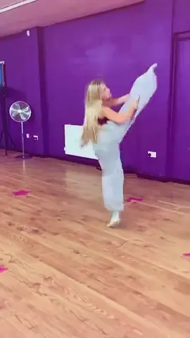 Little contemporary dance 🩰 @sahara_rosee  @_elitedance_company  #contemporarydance #contemporary #dancer #dancing #danceclass 