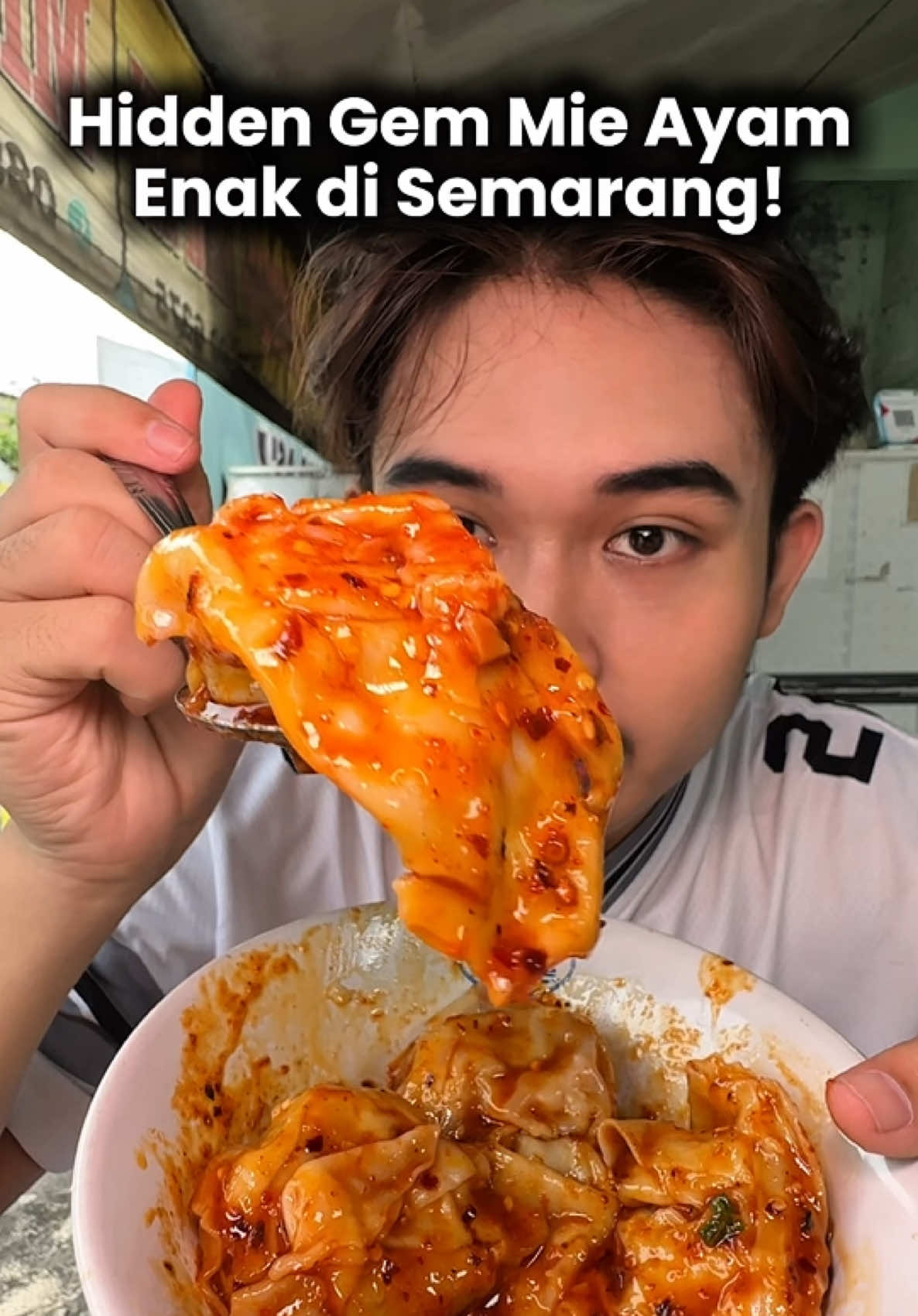 HIDDEN HEM MIE AYAM ENAK DI SEMARANG! @more.ivories  Gais kali ini aku nemu spot mie ayam di dalem gang daerah wolter yang wenak banget! konsepnya rumahan menunya tapi kekinian banget! kalian wajib coba ya!  #mieayam #promomakan1111 #promoseruweekend #rekomendasimakan #semarangstory 