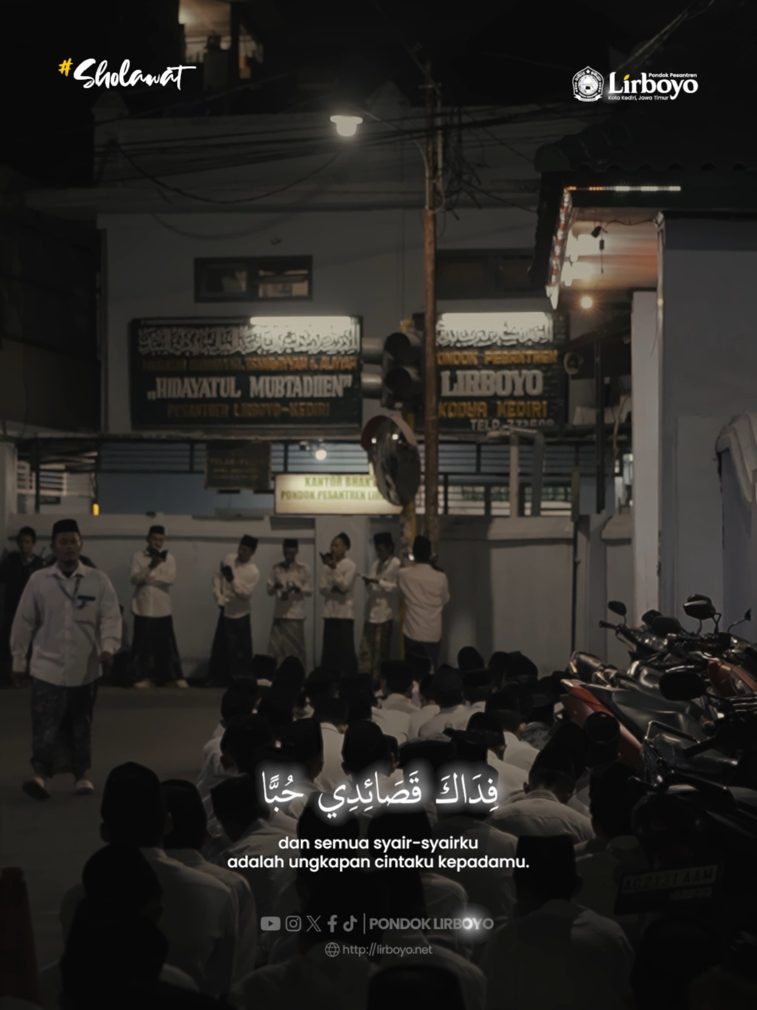 𝐅𝐢𝐝𝐚𝐤𝐚 - 𝐌𝐮𝐡𝐚𝐦𝐦𝐚𝐝 𝐈𝐧𝐬𝐚𝐧 𝐈𝐈𝐈 Untukmu kuberikan air mataku karena rindu. Untukmu kuserahkan kerinduanku yang tak henti-henti untuk dirimu ya Rasulullah. #PondokLirboyo #SantriLirboyo #Lirboyo #Santri #Sholawat #Banjari #Habsyi #MalamJumat #SholawatLirboyo #jagapesantren #pesantrenbersatu