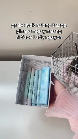 #sacelady #lipgloss #lipstick #makeup 