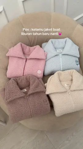 Jaket bulu buat liburan tahun baruuu! Mau winter ke luar negri, mau ke bromo, ke dieng, ke kawah ijen, semua bisaaaa!💓 #jaketbulu #jaketwinter #marasoe #jaketmusimdingin #liburan 