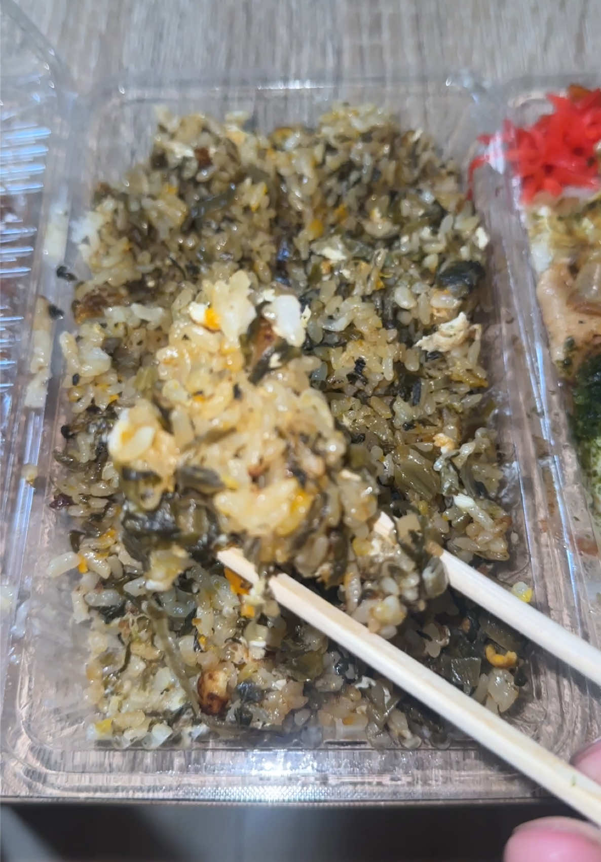 お店情報⬇️ また、リピートしたくなる愛嬌ある名物おかあさんが営むテイクアウト専門店行って来た🥰 【テイクアウトおふくろ】 📍福岡県八女郡広川町久泉９６８−３ 営業時間 11:00〜20:00 営業日 金、土、日曜日 ※他、お休みです。 　 📞 070-4421-3951 　 決済方法:現金のみ 　 テイクアウト専門店 　 気さくでお喋り好きな名物おかあさんがほっこりする売店です。 注文が混み合う場合、お待たせしますのでお早めに電話予約がオススメです。 #福岡グルメ #飯テロ #晩酌 #fypシ #おすすめにのりたい 