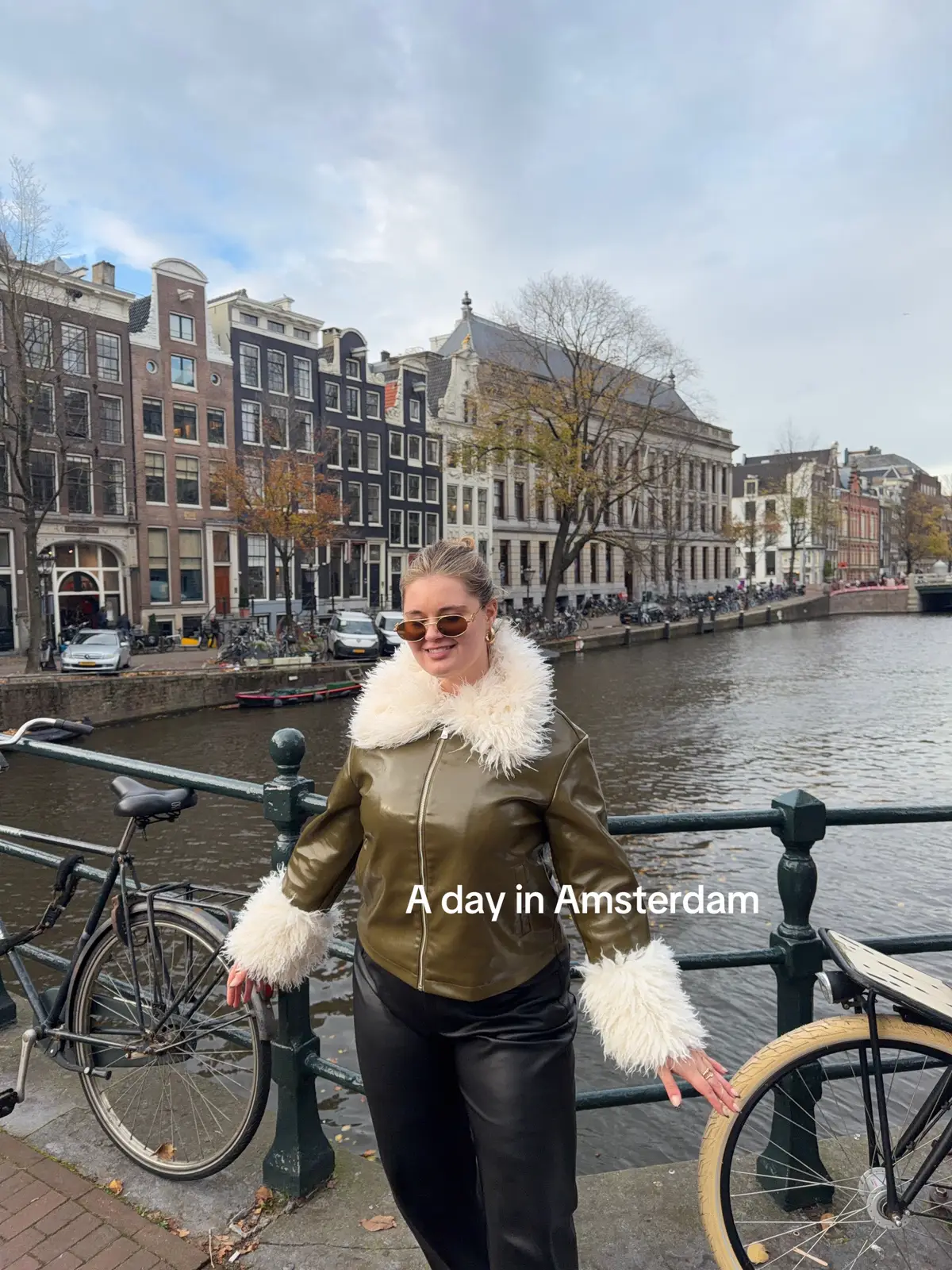 I love it here #amsterdam #diml #netherlands #thingstodoinamsterdamsterdam #vintagefashion 