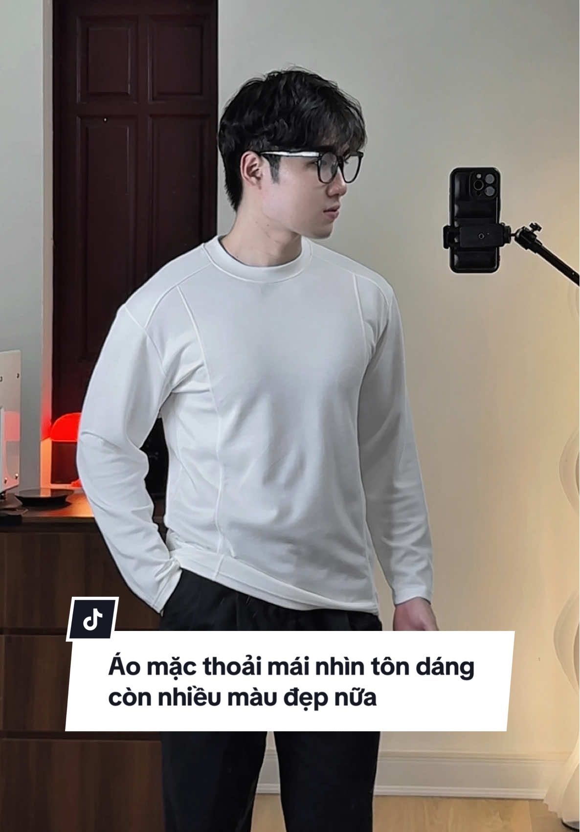 Công nhận màu trắng quả áo thun dài tay này nhìn đẹp