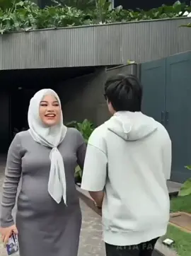 Bumil @aurlhermansah jalan-jalan ke rumah sultan 🤰👶  #aurelhermansyahatta #aureliehermansyah10 #attahalilintar #mengandung #mooth? 
