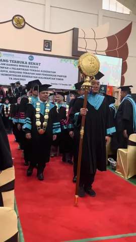mendadak dan mendidik 🔥😻 #poltekkeskemenkes #poltekkeskaltim #kebidanan #wisuda #2025 