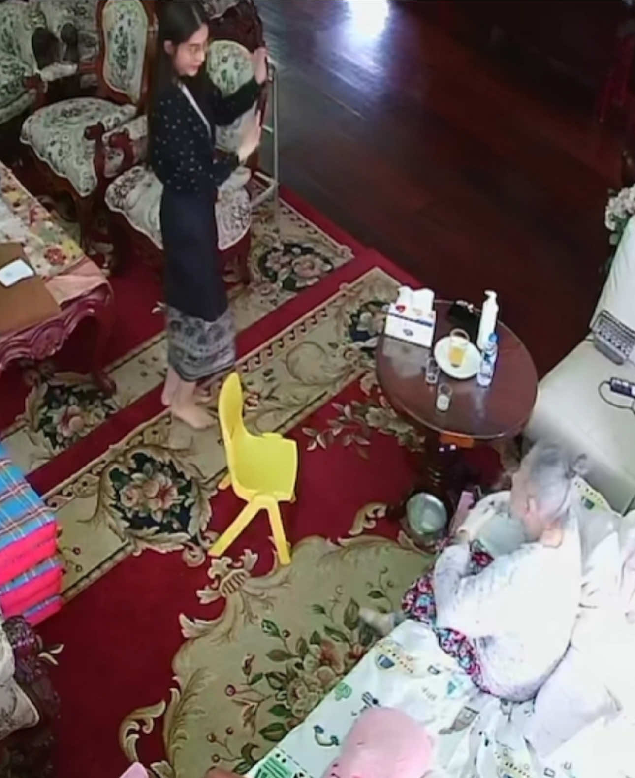 ຢູ່ຕົບມື ໃຫ້ລູກຫລານໄປແບບນີ້ດົນດົນເດີ້ , ມຸມເລີກການມາແລ້ວຕ້ອງຈິ້ງຈະ #ຕຸ້ງຕິ້ງ #89ປີ 