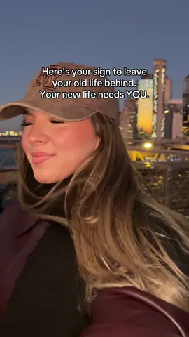 I help 20–30-somethings build online & passive income in 4–6 months, so you can break free from the grind & create the life you actually want💛 Message me “🦋” on TikTok/IG: by.thelarisamsk for a free YouTube explaination video, 18+ #growthmindset #levelup #dreamlife #SelfImprovement #mindsetshift     