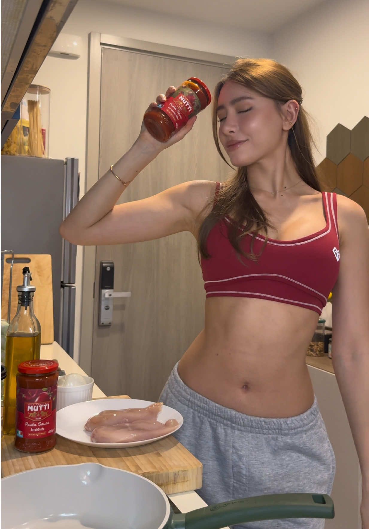 เมนู Italian สาย healthy ที่อยากให้ลอง   “ไก่นุ่มชุ่มซอส! 🍅 Pollo alla Pizzaiola 🍅 with Mutti pasta sauce   หาซื้อได้แล้วที่ Foodland , Fuji Super,The Mall , Tops , Villa Market  #mutti #ซอสพาสต้าที่คนอิตาเลียนไว้วางใจมามากกว่า120ปี #muttipastasauce #tiktokพากิน 