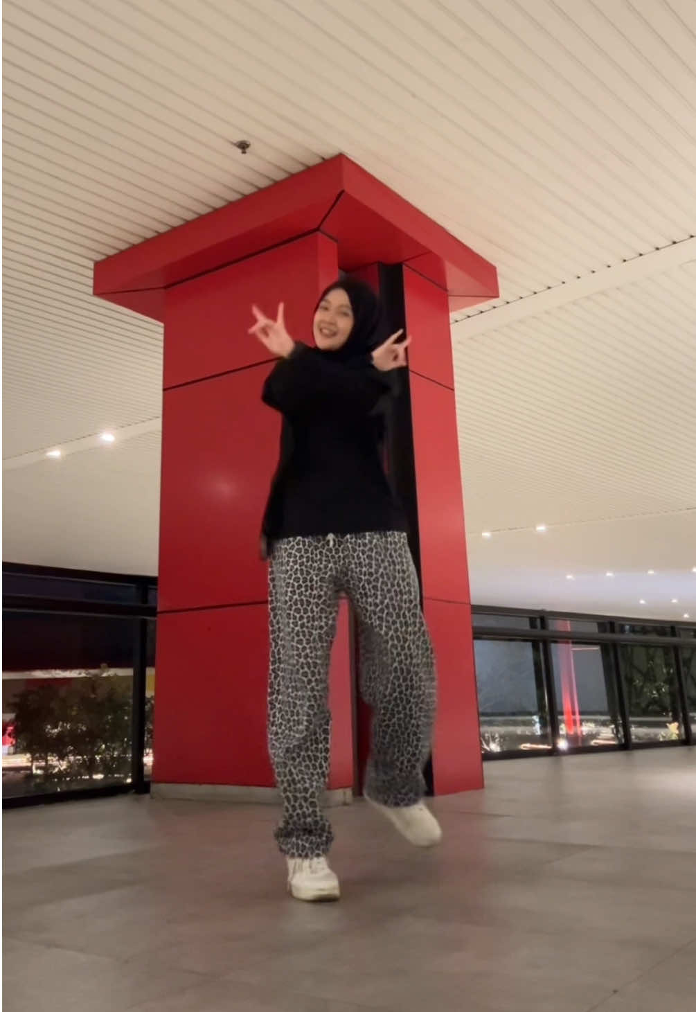 Replying to @TOTON CARIBO Seruuu! Udah pada dengerin lagu ‘Laki-laki timur’ belom??!?! Cobain juga choreonya ka @Whyll Try 🤗 #lagutimur #dancetrend 