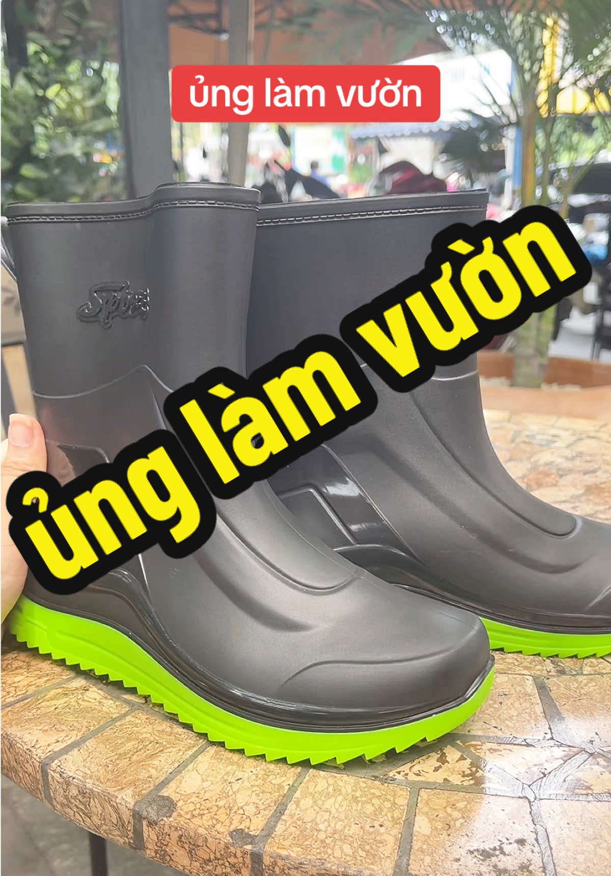 Ủng cao su - Đi làm vườn, đi đường trơn,  - có 2 màu: xanh và đen - Đủ size từ 36-44 - Cao su dày dặn, chắc chắn #ungcaosu #ungcaosuchongtrontruot #ungcaosuchongnuoc #ungcaosulamvuon #ungcaosudimua