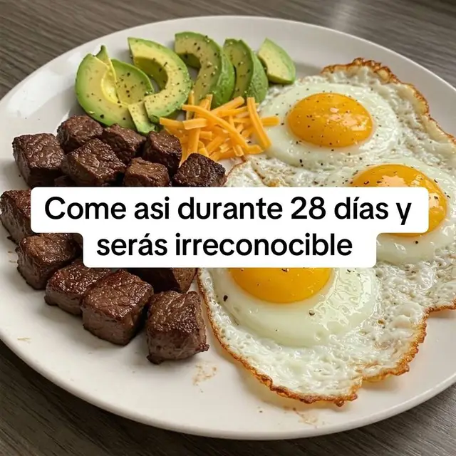 🗓️ ¡Menú Semanal de 7 Días para Transformar tu Cuerpo en 28 Días! 💪✨ ¿Listo para un cambio radical? Con este plan de comidas altas en proteína y grasas saludables (como el aguacate 🥑) y bajas en carbohidratos, podrás enfocarte en la quema de grasa y ver resultados increíbles en solo un mes. Te ofrecemos una semana completa de inspiración: Proteínas Variadas: Desde pollo a la parrilla 🍗, filete de res 🥩, hasta salmón 🍣 y trucha, ¡nunca te aburrirás! Grasas Esenciales: El aguacate (palta) es la estrella en casi todos los platos, clave para la saciedad y nutrición. Vegetales Frescos: Ensaladas abundantes de lechuga, tomate, pepino y calabacín para asegurar fibra y vitaminas. ¡Sigue esta guía durante 28 días y prepárate para ser 