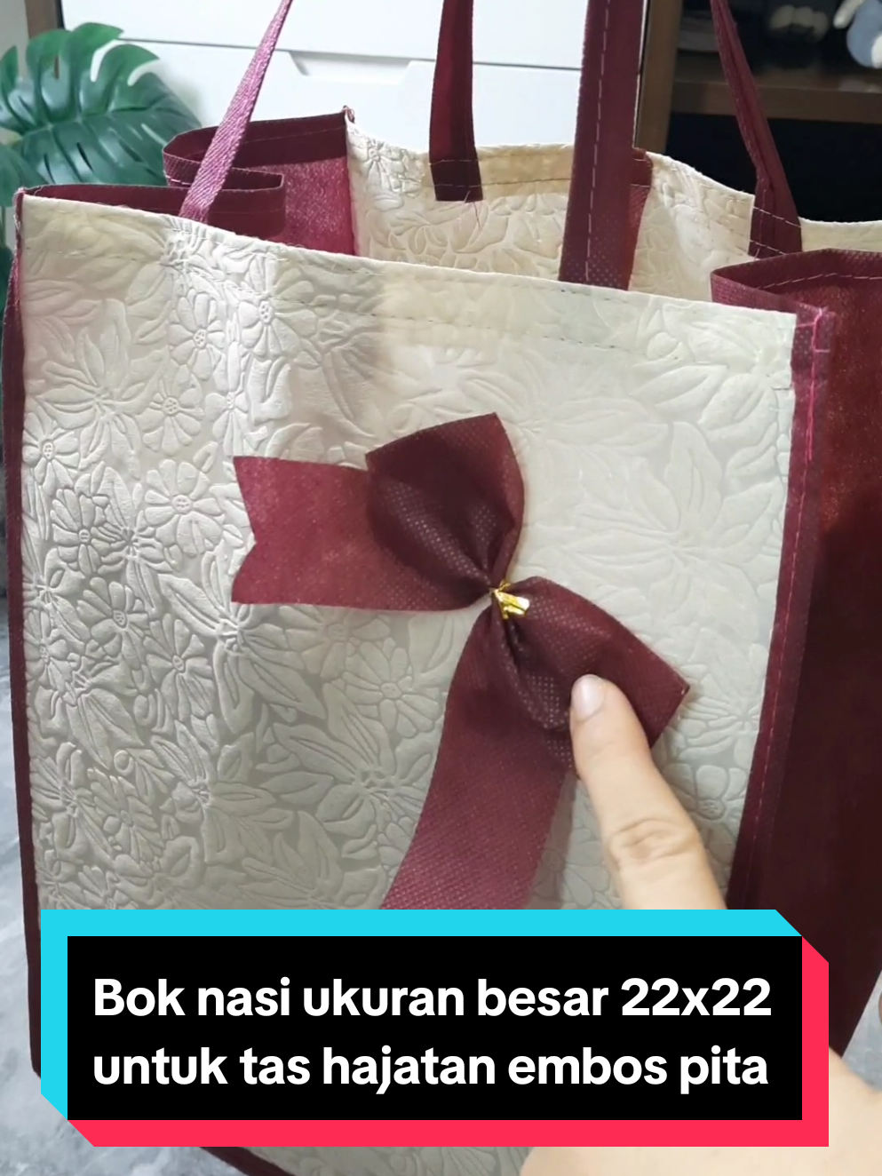 Membalas @ardianarezky1 Tas hajatan embos pita box nasi ukuran besar 22x22 #tashajatan #tasberkat #goodiebag #tasembospita #tashajatanmurah 