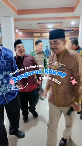 Pelatihan Peningkatan Kapasitas Pengurus Koperasi Desa/Kelurahan Merah Putih merupakan langkah nyata untuk memperkuat semangat ekonomi gotong royong di bumi Serengkuh Dayung Serentak Ketujuan. Ust. H. Anwar Sadat berpesan agar seluruh peserta mengikuti pelatihan dengan sungguh-sungguh, menyerap setiap ilmu dan pengalaman yang dibagikan para ahli ekonomi dan praktisi koperasi yang dihadirkan. Karena di balik semangat Koperasi Merah Putih, tersimpan cita besar mengentaskan kemiskinan dan meningkatkan penghasilan masyarakat melalui kemandirian ekonomi berbasis kebersamaan. Setelah pelatihan ini para pengurus harus mampu menjadi motor penggerak ekonomi di desa dan kecamatan, menjadikan Koperasi Merah Putih bukan sekadar simbol, tapi roh perjuangan ekonomi rakyat yang hidup di tengah masyarakat.