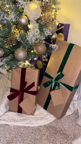 I love a well wrapped present😍❤️ this is how i wrap my presents! I use plain parcel paper and make it pretty with ribbons all from @B&M Stores  #wrapping #christmaspreparations #presents #fyp #viral 