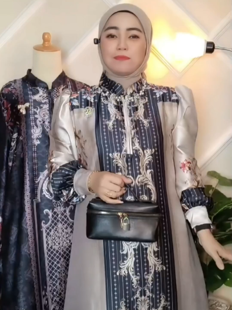 Gamis Tifia Dress Silk Premium Gamis Wanita Simple Mewah Elegant Lebaran 2026 - Dress Wanita #gamiskekinian #gamislebaran #gamispremium 