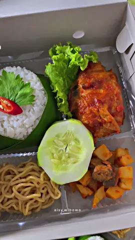 Nasi Kotak 17.500 🔥 Info lebih lanjut bisa chat WA yaa 082233551221 🥰