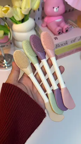 It’s me and my silicone facial mask brush ✨ #facialmaskbrush #maskbrush #facebrush #siliconbrush #skincare 