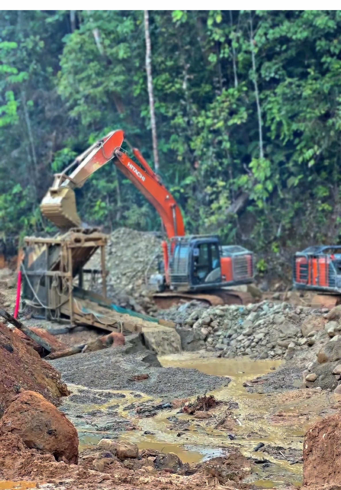 #hitachi #operator_excavator #alatberat #tambangemas #beranda 