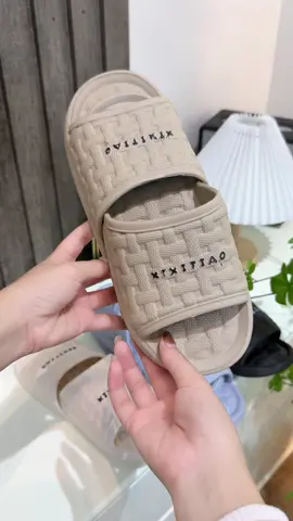 Dép đi trong nhà nhẹ và êm chân lắm nha