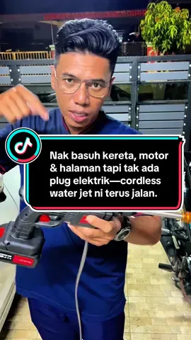 Nak basuh kereta, motor & halaman tapi tak ada plug elektrik—cordless water jet ni terus jalan, tak perlu wayar#waterjetportable #waterjetcordless #cordlesswaterjet 