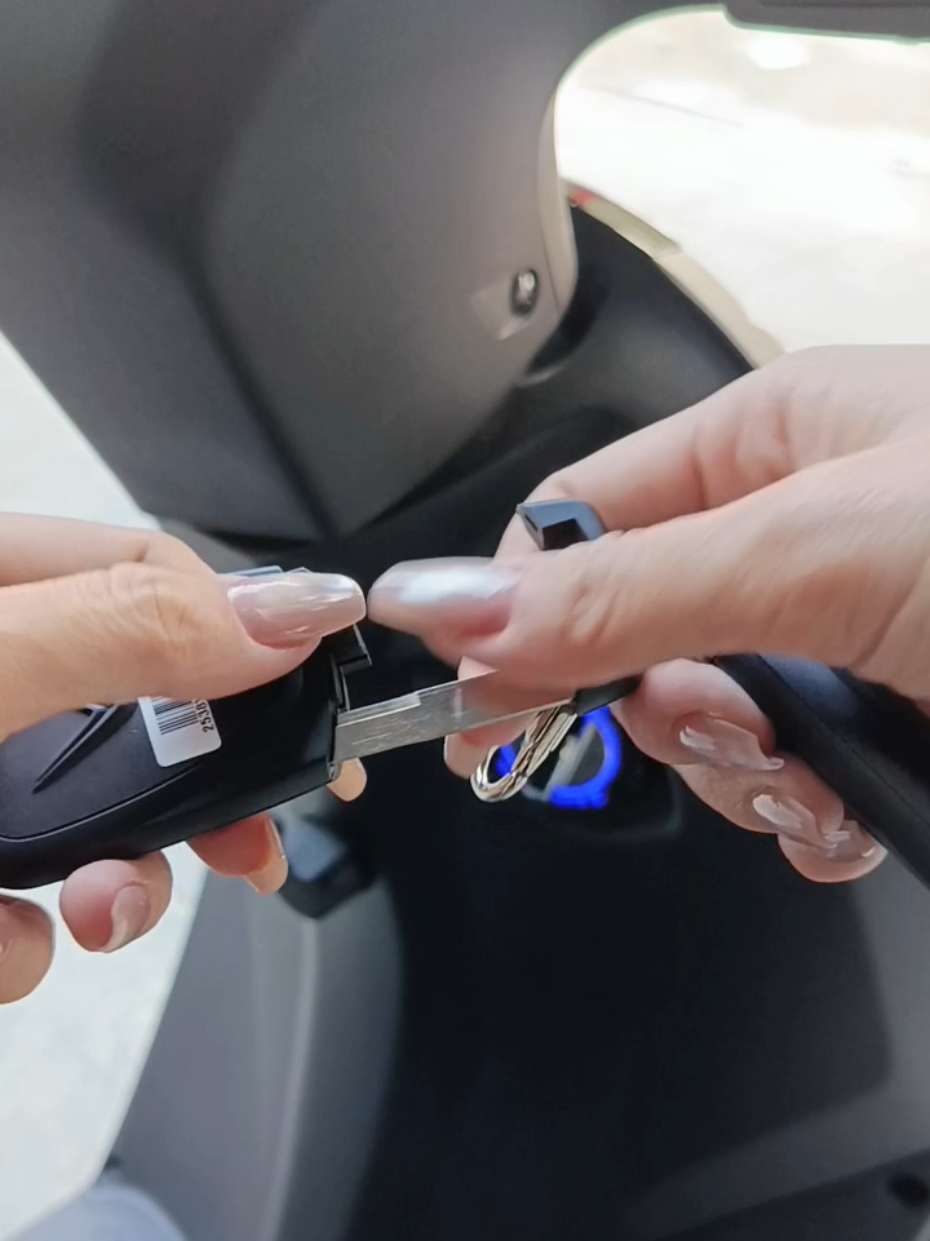 Chìa khóa cơ ẩn trong smart key VeroX 🛵🔑 #xemaydienvinfast #vinfast #trending #xuhuongtiktok #vinfasthuyhieudaila 