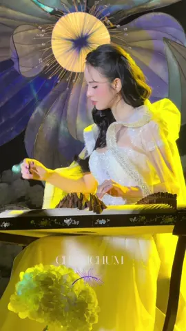 Cô dâu Hương Liên trổ tài đánh đàn trước đông đảo khách mời trong tiệc cưới lãng mạn #chumchum #BiMatVbiz #DamCuoiHuongLien #HuongLien #TeamPhuongHoang 