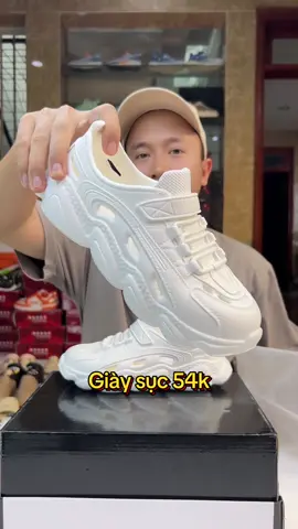 Chỉ với 55k có ngay đôi giày sục đẹp, xịn, chống nước ạ #manhgiay #giaysneaker #giaysuc #giaydimua 