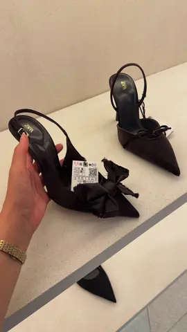 كعوب المخمل تهبل 😋💕💕 #زارا #اكسبلور