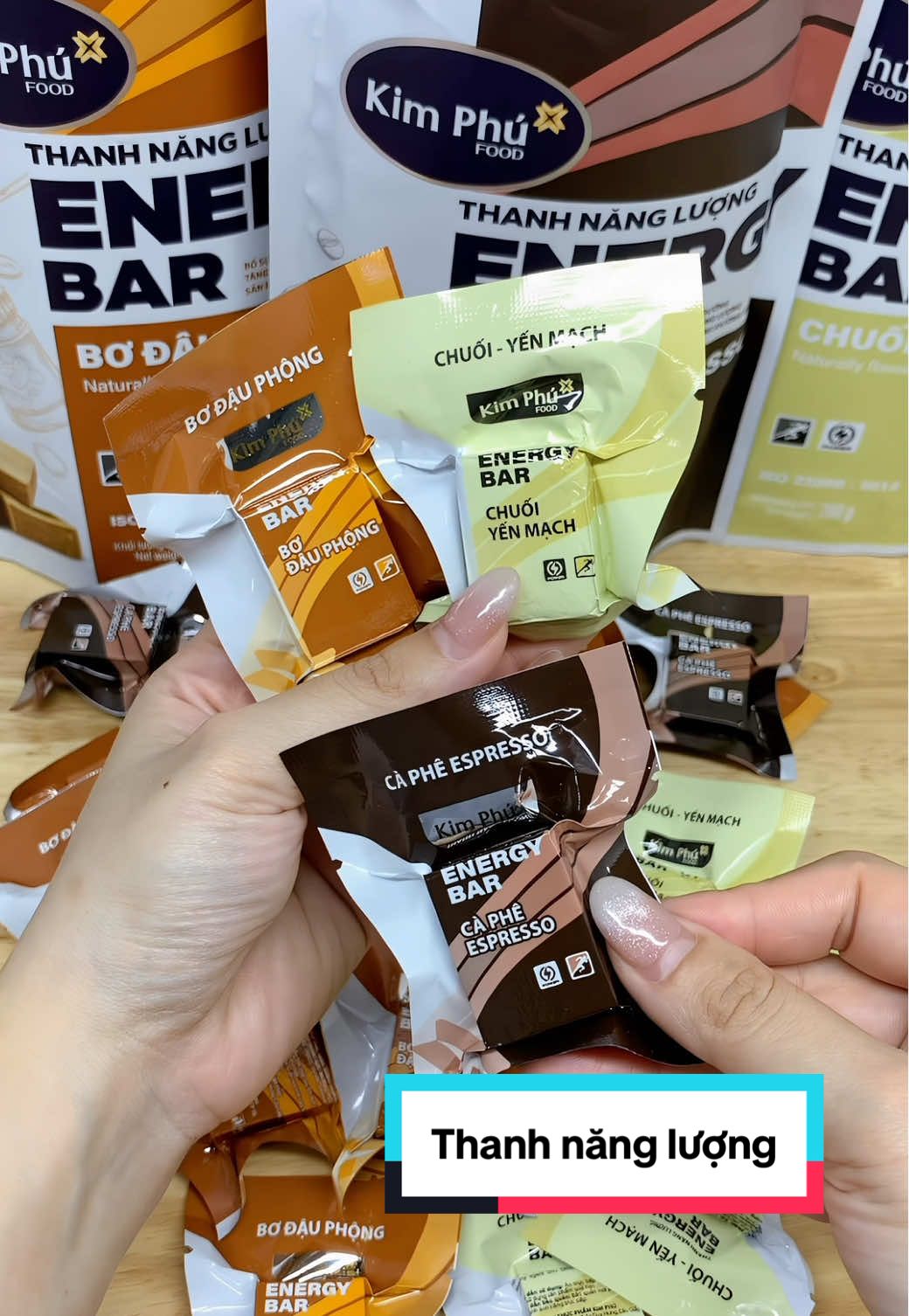 Trong túi em lúc nào cũng phải có vài thanh năng lượng Kim Phú food này, đói cái là rút ra ăn liền, tiện lắm mọi người ạ #thanhnangluong #kimphufood #anvat #xuhuongtiktok #taphoanhabi 