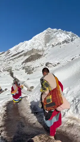 Lần đầu, các Sư nhỏ thử độ kham nhẫn nơi khắc nghiệt nhất trong hành trình tu học. #thầyminhtuệ #joyfamily23 