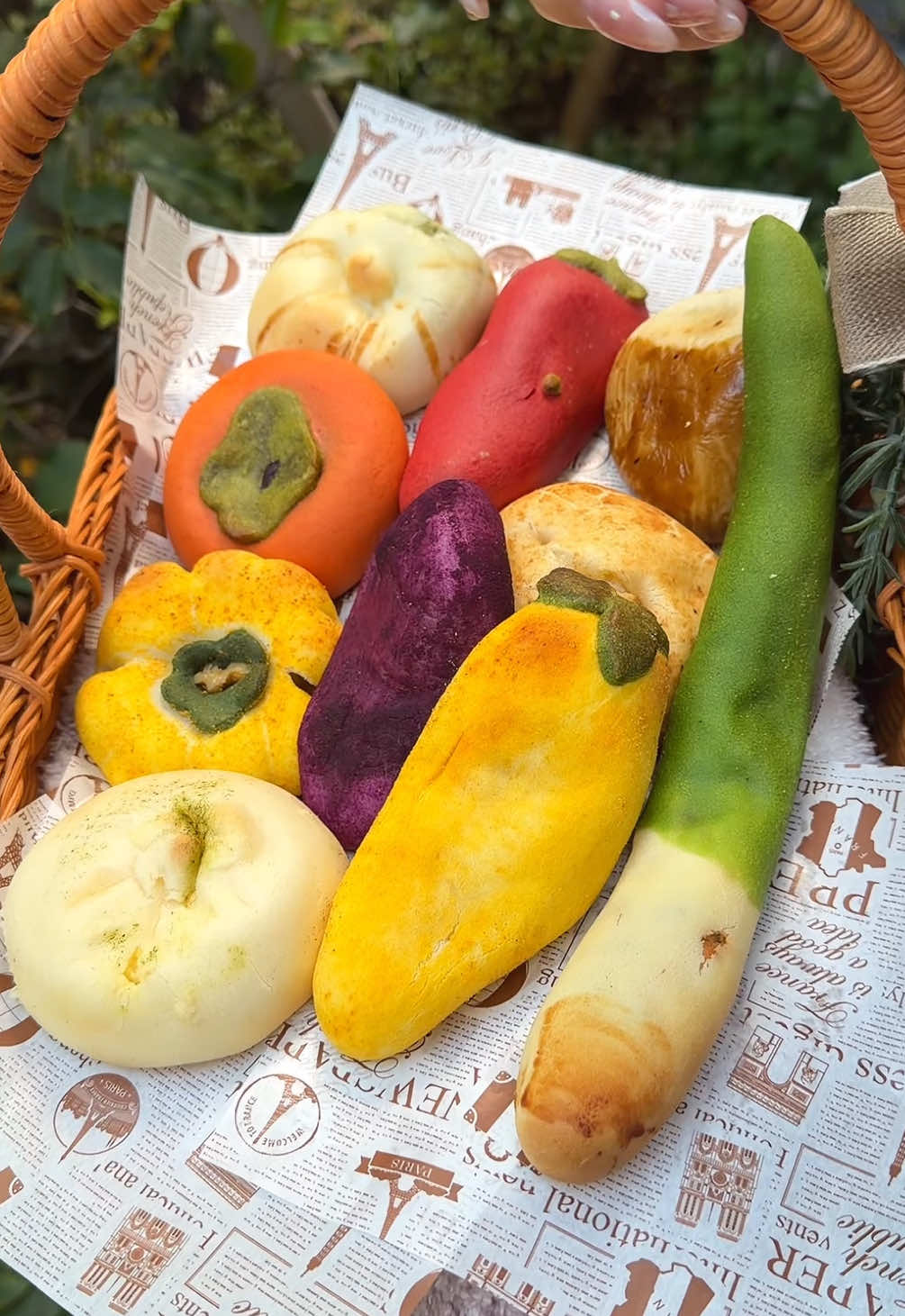 もち米で作られたモチモチ野菜パンが東京に上陸！それぞれの野菜で作った餡が中に詰まっていて食べ比べしたくなるくらい絶品！11/12〜18まで東京駅直結の大丸東京地下1階に出店してる「ジョンナンミミョンガ」っていうお店#東京グルメ #japanesefood 