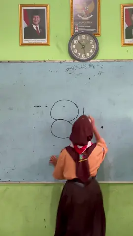 8B gak mau kalahhh😁 #gurutiktok #gurupjok #foryou #foryoupage #fyp 