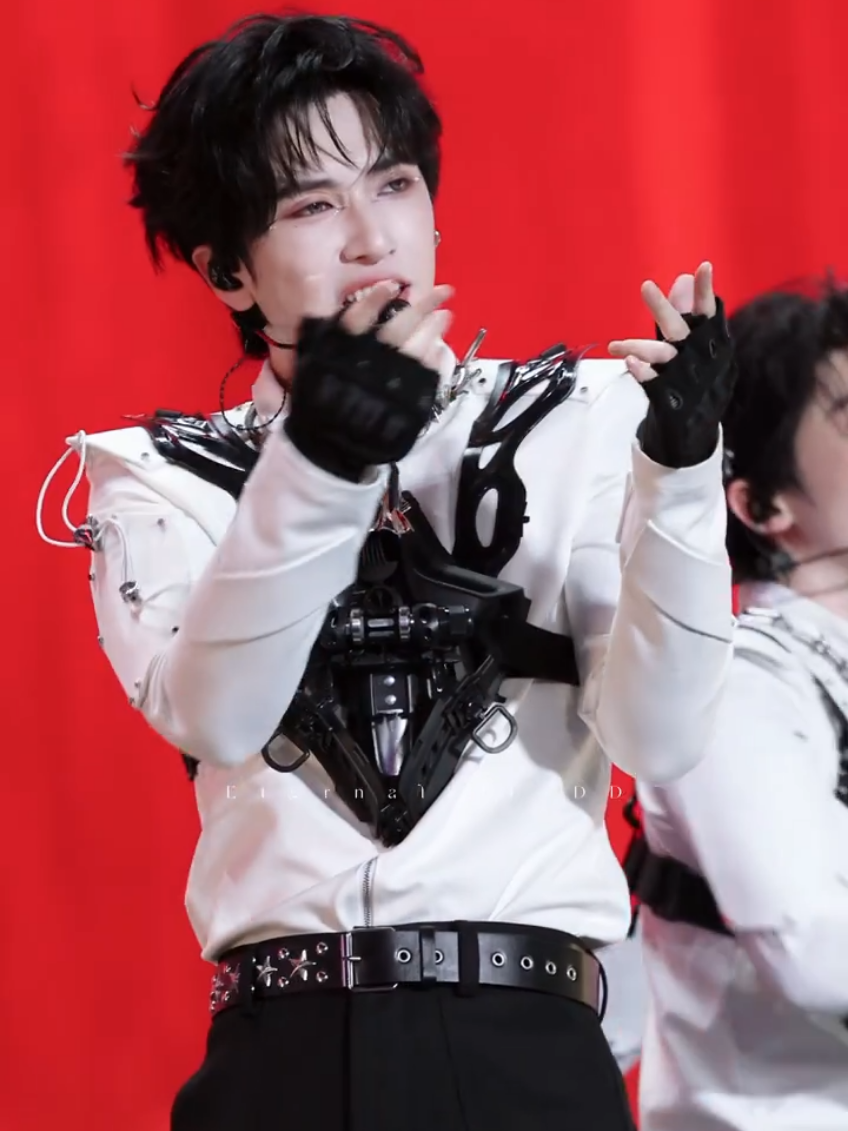 火力全开❤️ #严浩翔 #yanhaoxiang #tnt时代少年团 #tnt_thời_đại_thiếu_niên_đoàn 