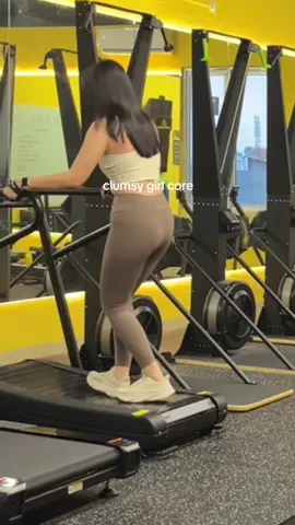 Clumsy girl in the gym & pilates studio be like.. 🤡 apalagi kulit aku gampang banget muncul luka dan ngebekasnya lama banget… 🤧 tapi sekarang pake Ciara Calming Series udah mendingan banget! Bisa buat kulit yg kemerahan, gatel, dan bekas luka jugaa. Cocok buat clumsy girl di luar sana 🥴 #bekasluka #ruam #creambekasluka #creamgatal #ciaraindonesia