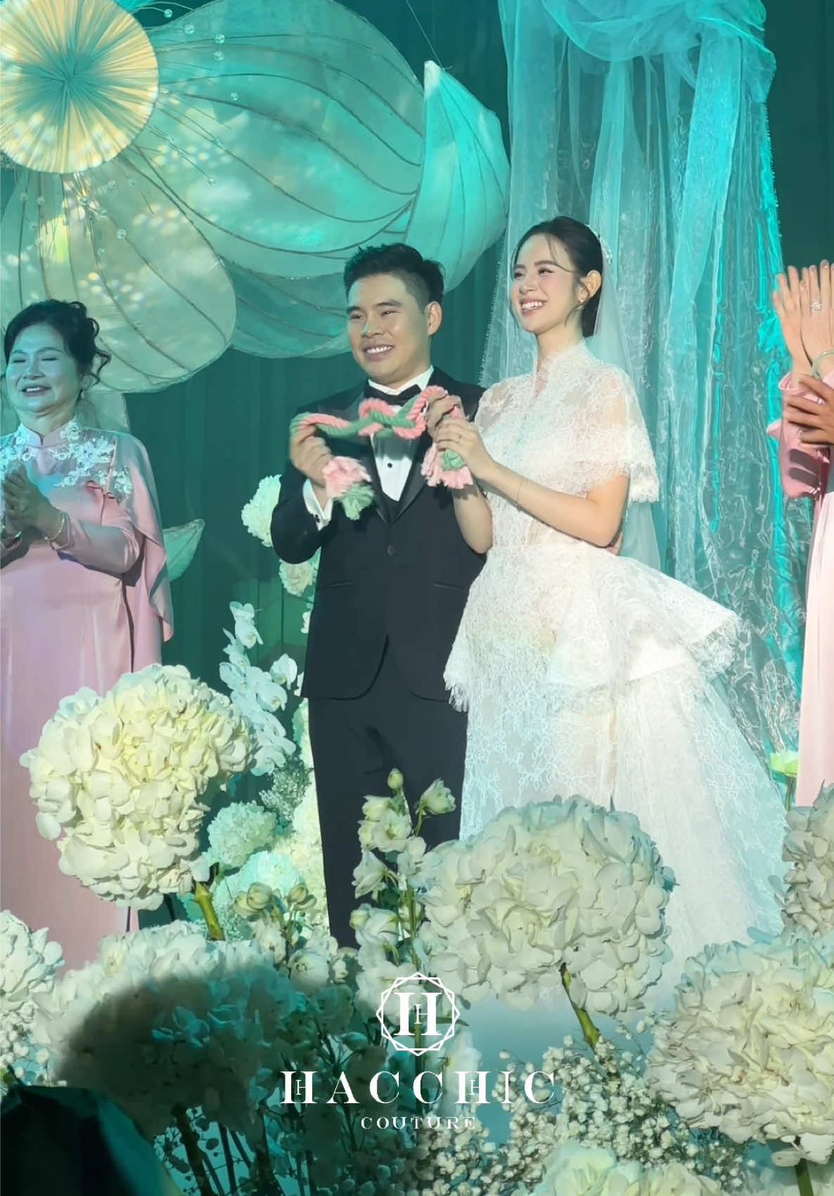 Nghi thức thắt dây của cô dâu Hương Liên & chú rễ Minh Trung #HuongLien #Damcuoi #HuongLienMinhTrung #HacchicCouture #Vaycuoi 