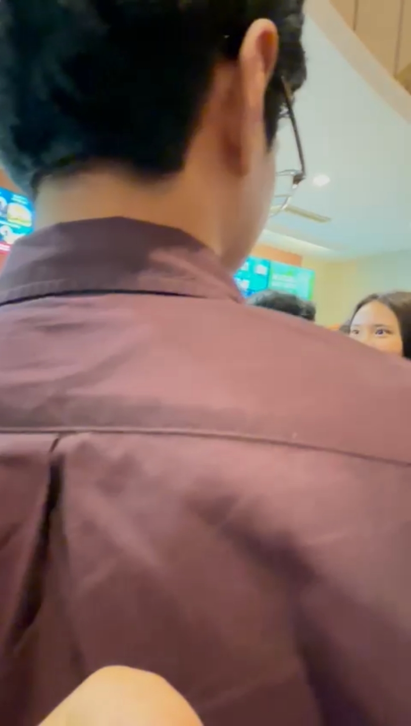 Dear Warga Pecinta El Putra Sarira, berikut saya sajikan video punggung yg tidak akan pernah menjadi tulang punggung kita🤎🤍 #elputrasarira 