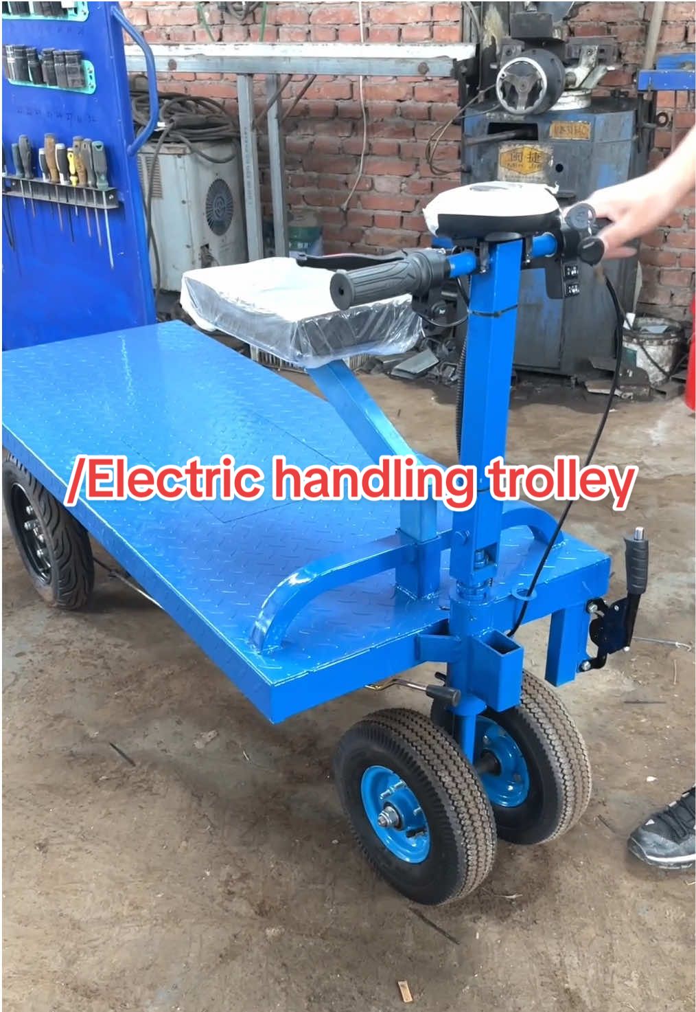 #Electric handling trolley#Flatbed transport cart#Electric flatbed transport cart#Greenhouse vegetable transport cart