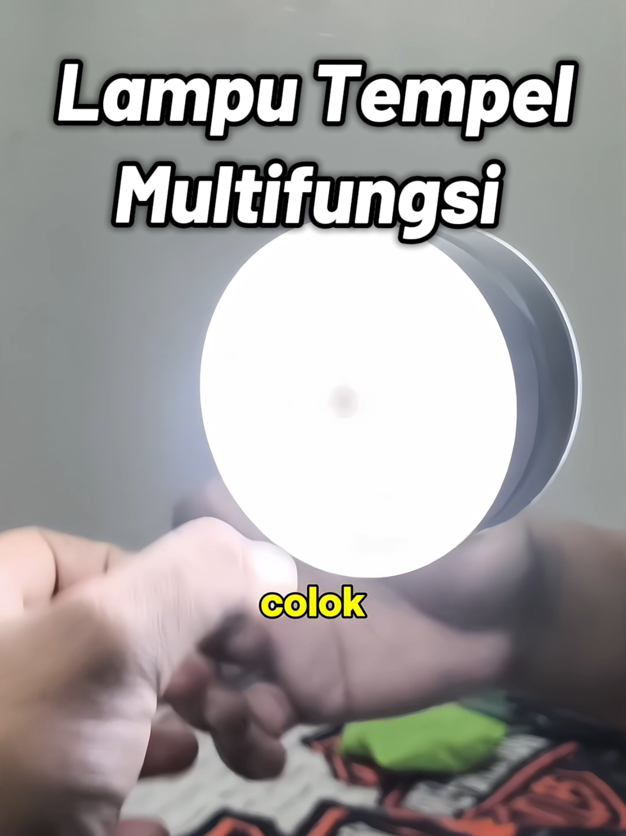 Lampu tempel tanpa kabel, terdapat perekatnya, jadi bebas mau tempel di mana aja. Bentuknya kecil dan minimalis. #lamputempel 