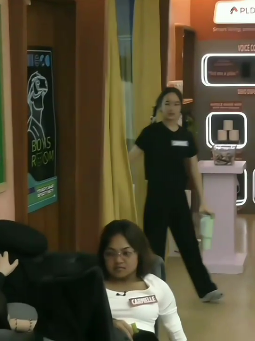 #CAPRICE & #KRYSTAL | ate nasa harap yung gumagawa ng task ate, wala kay caprice #pbbcollab #capkrys #fyp 