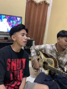 inpokan ngroom bolo, howone pngin nyekel mic kro mangku jii😭 request dr tetangga samping @Wdyaa💫 terima kasih sawerane, jan josjiss🤣😭 #bahteracinta #simpatikmusic #adella #fyp #fyppppppppppppppppppppppp 