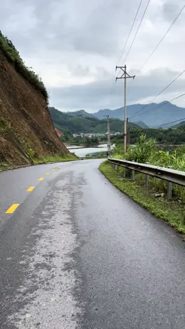 Đường về bản em 