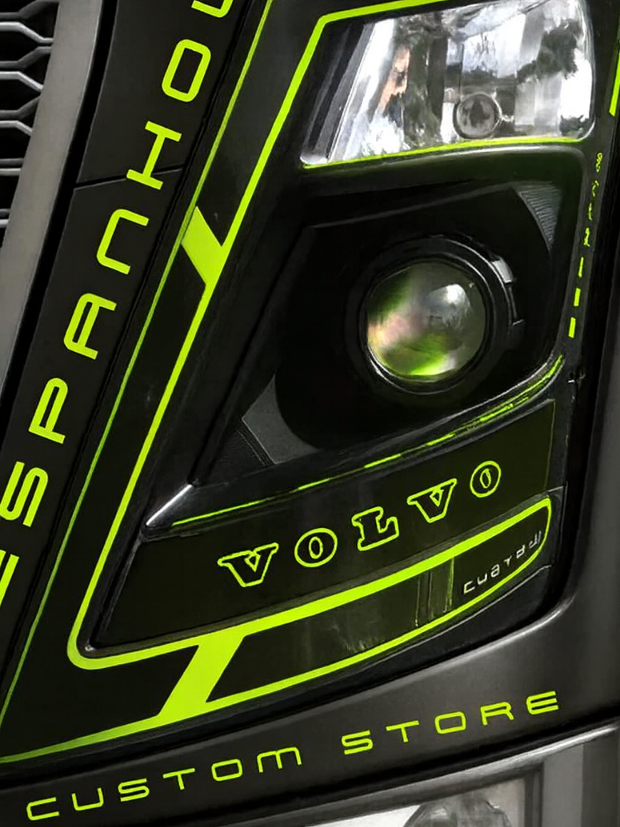Farois Volvo FH16 Kit com Milha 600w total 300w Principais 240w Milha Disponíveis em 6 cores Link nos comentários Custódio Espanhol Store Volvo Especialistas #faroisvolvo #volvofh #volvotrucks #volvoheadlight #projetoresbiled 
