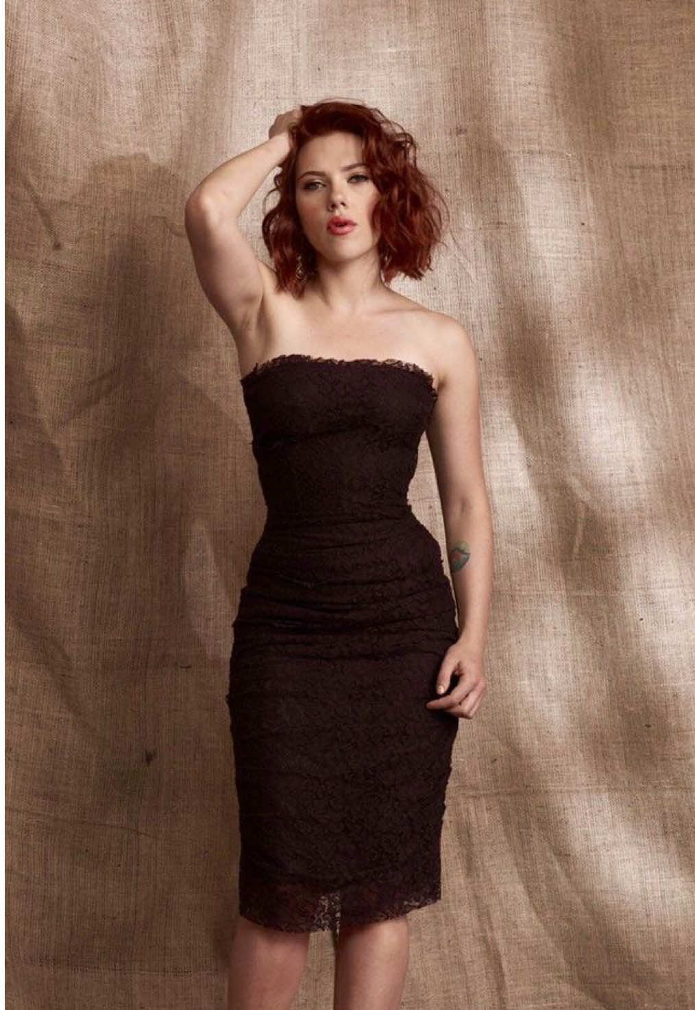 sapık gibi hissediyorum galerim scarlettin ayagı dolu #scarlettjohansson #natasharomanoff #kesfetteyiz #kesfet #kesfetbeniöneçıkart 