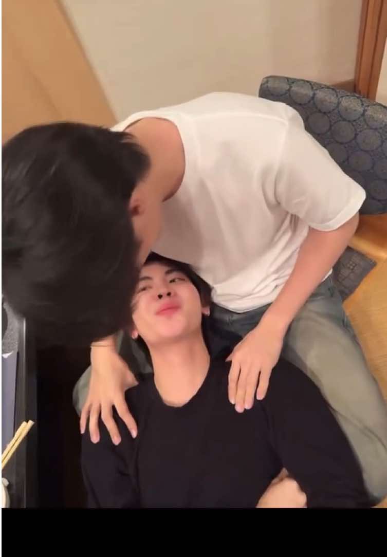 ว๊ายยยยยยยยย นอนตักกันไม่พอจะจุ๊บกันอี้กก ญป.รอบนี้ฟินอ่ะ🫠🫠#TleFirstone #เติ้ลเฟิร์สวัน #เติ้ลเฟิร์สวันไปญี่ปุ่น #เขมจิราณjapan 