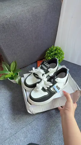 Giày thể thao cho cả bé trai và gái #giaythethaobetrai #giaythethaobegai #giaydep #xuhuong2025 #xuhuong 