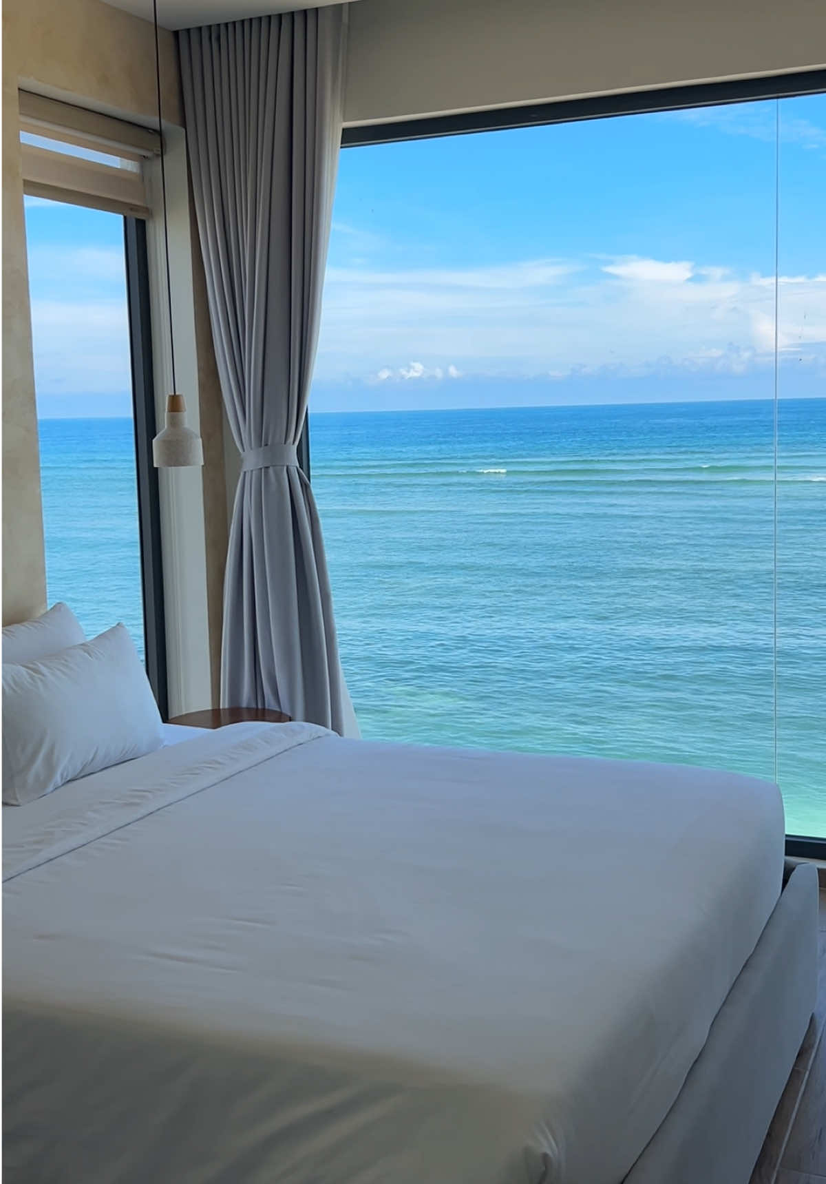 Căn phòng được bao trọn bởi đại dương tại Serõ Boutique Hotel🏝️ #seroboutiquehotel #khachsanviewbien #phuquy #daophuquy #homestayphuquy 