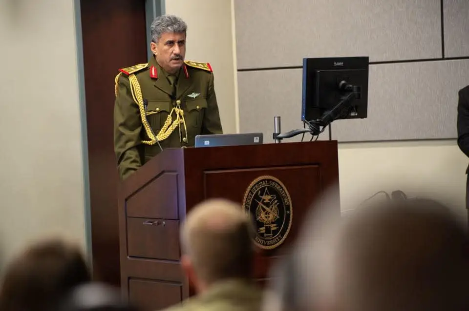 الفريق اول ركن البطل عبد الوهاب الساعدي في قاعدة Macdill air force base في فلوريدا الأمريكية، يظهر في الصورة يشرحللضباط الأمريكيين التخطيطات والاستراتيجيات التي استخدمها جهاز مكافحة الارهاب العراقي في معركته ضد داعش . 2018